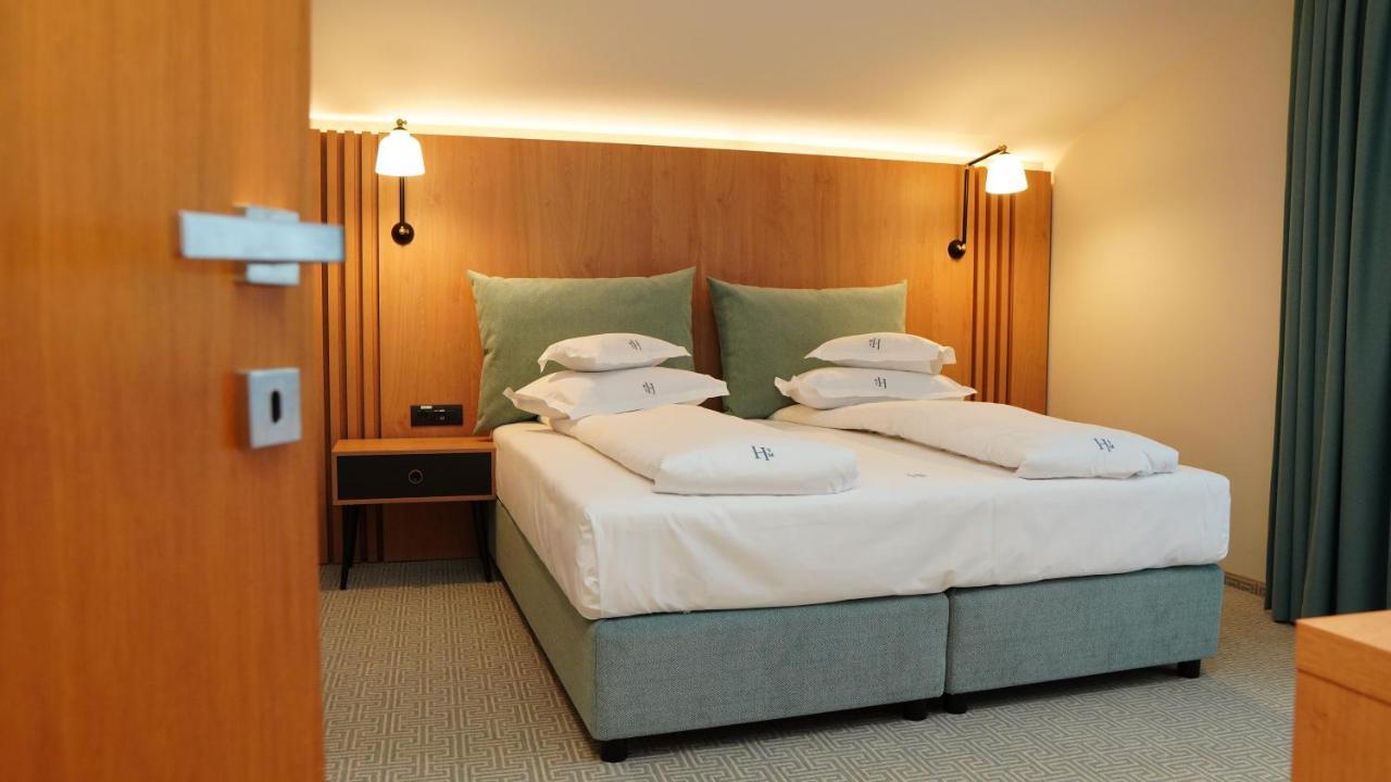 Hotel Sorin Mihai Cristian  Buitenkant foto