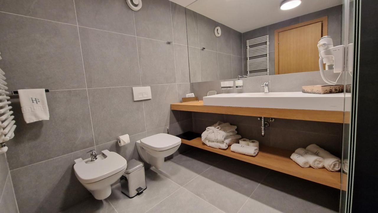 Hotel Sorin Mihai Cristian  Buitenkant foto