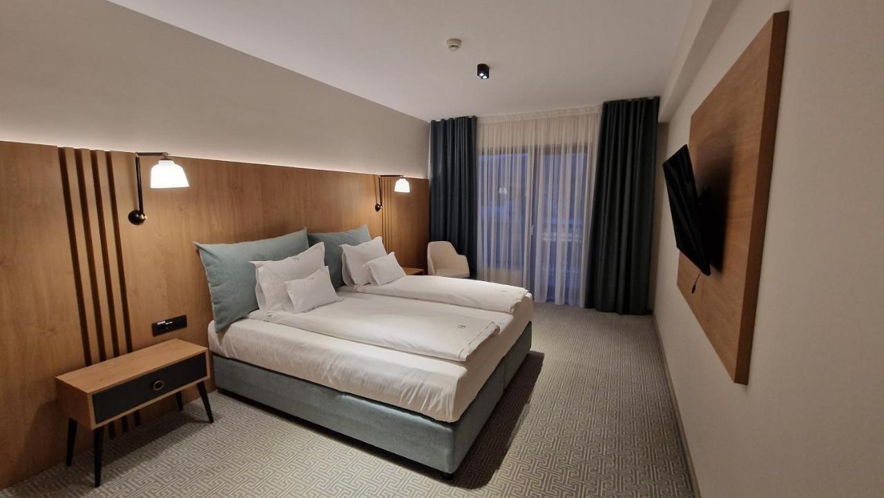 Hotel Sorin Mihai Cristian  Buitenkant foto