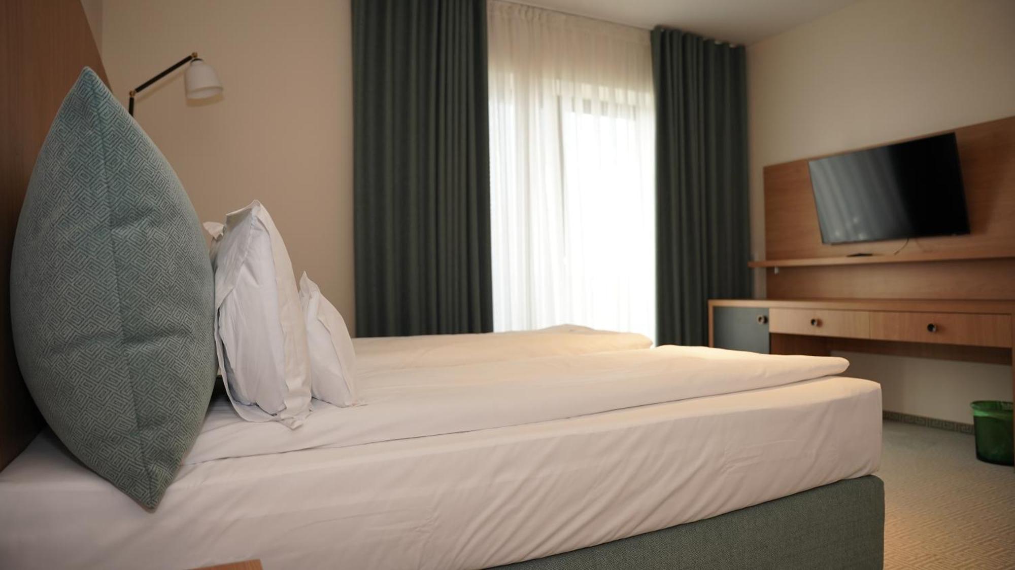 Hotel Sorin Mihai Cristian  Buitenkant foto