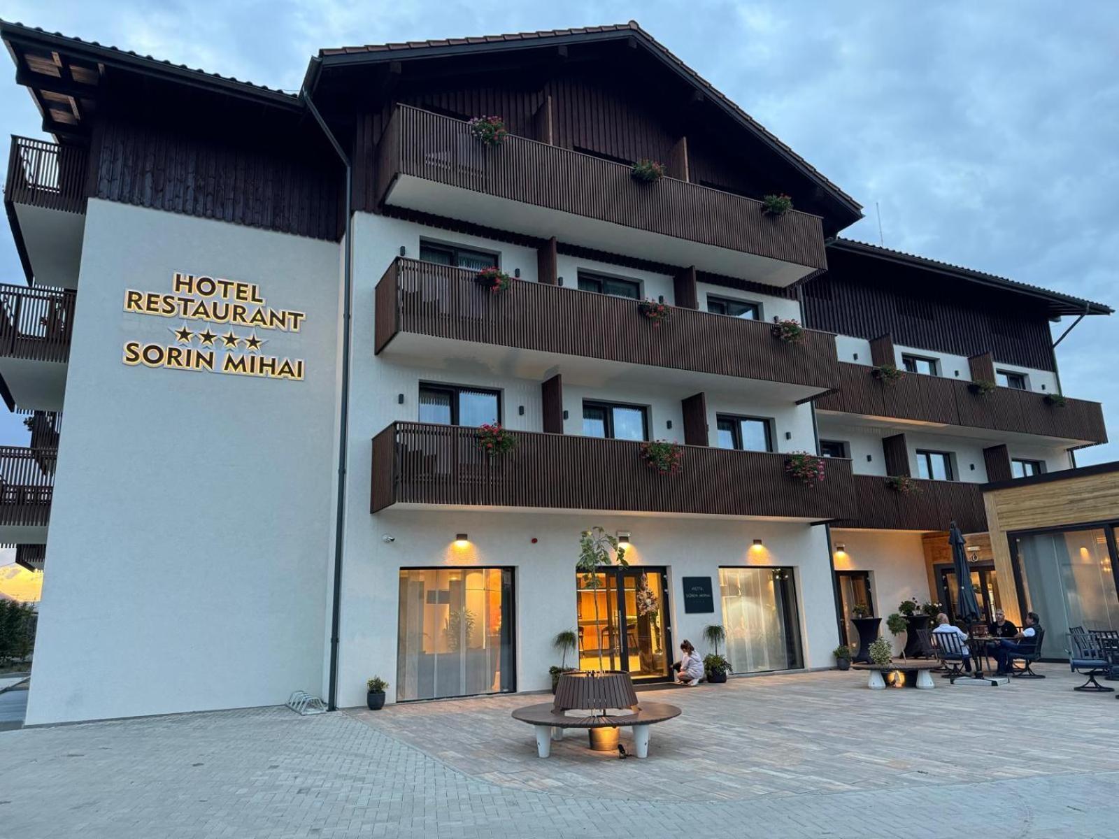 Hotel Sorin Mihai Cristian  Buitenkant foto