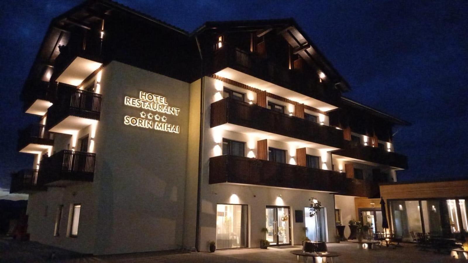 Hotel Sorin Mihai Cristian  Buitenkant foto